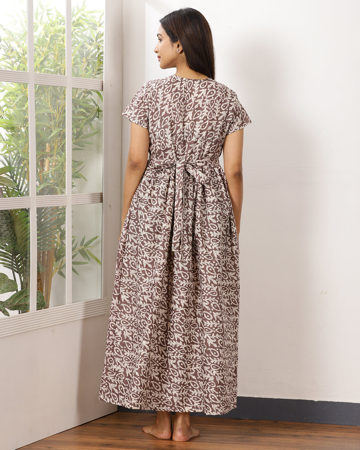 Janya_V1 Feeding Night Maxi