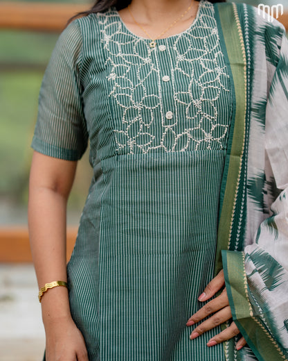 Vidhatri Green Floral Embroidery Maternity Kurti Set with top cotton lining