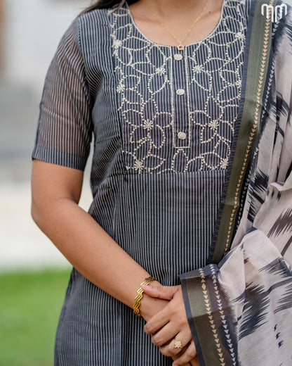 Vidhatri Black Floral Embroidery Maternity Kurti Set with top cotton lining
