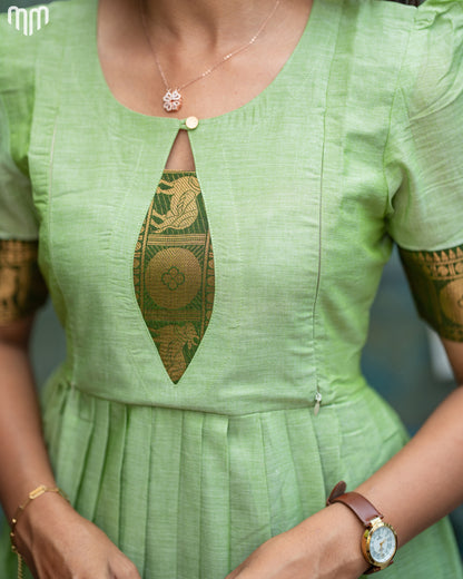 Poonguzhali_V6 Maternity Maxi